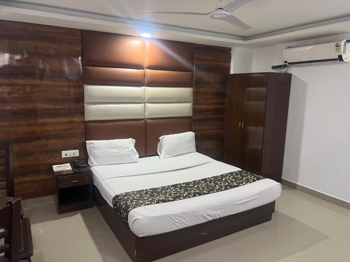 Le Mount Near Igi Airport Hotel New Delhi