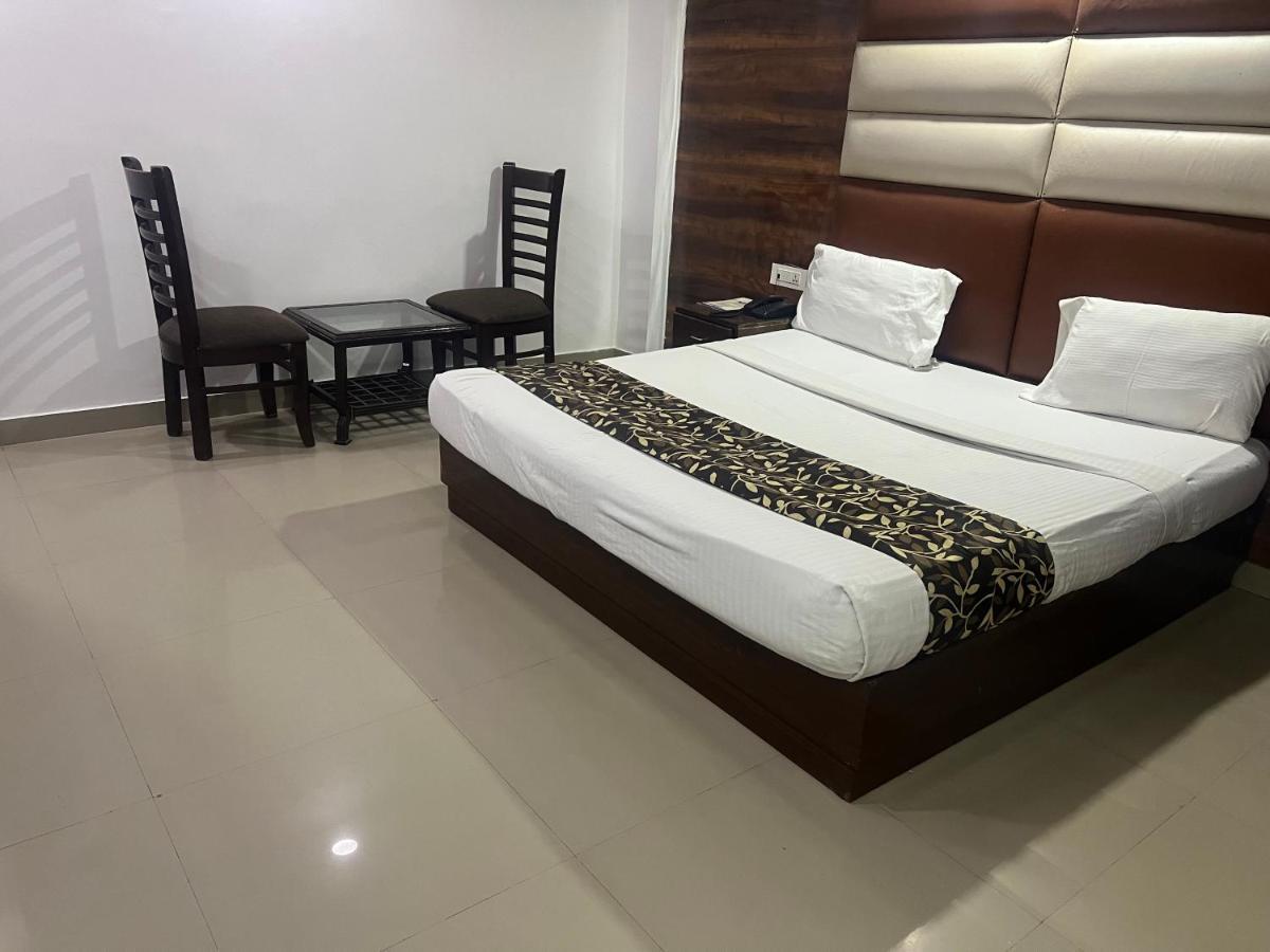 Le Mount Near Igi Airport