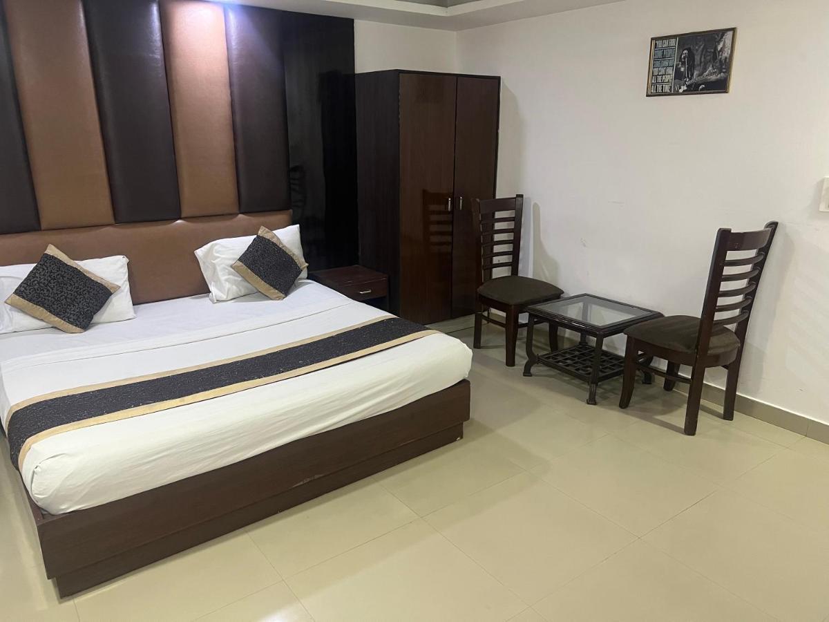 Le Mount Near Igi Airport