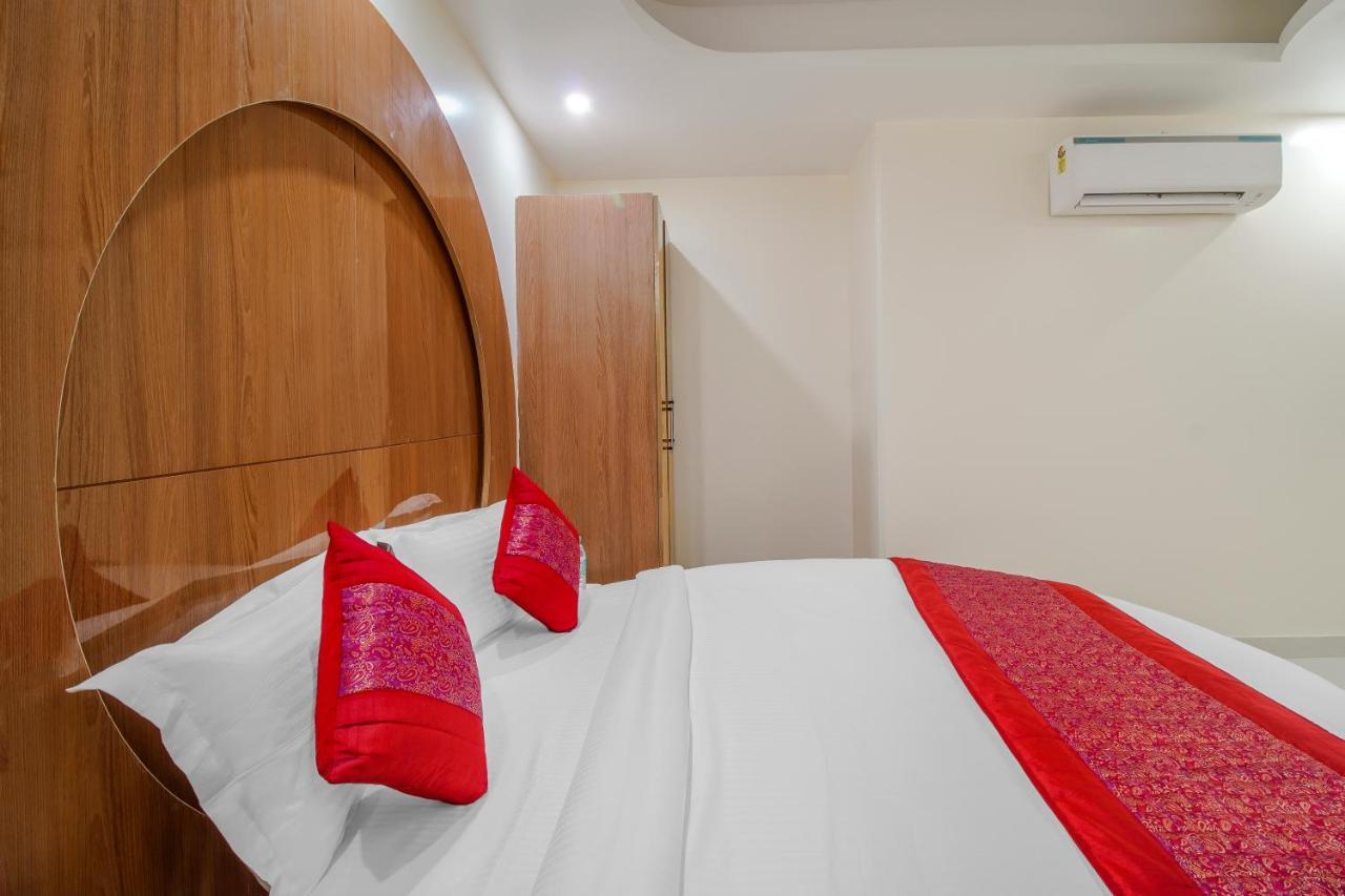 Hotel Classic Plaza At Delhi Airport