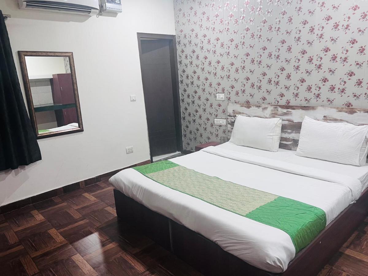 Cozy Cave Delhi Aiport Hotel