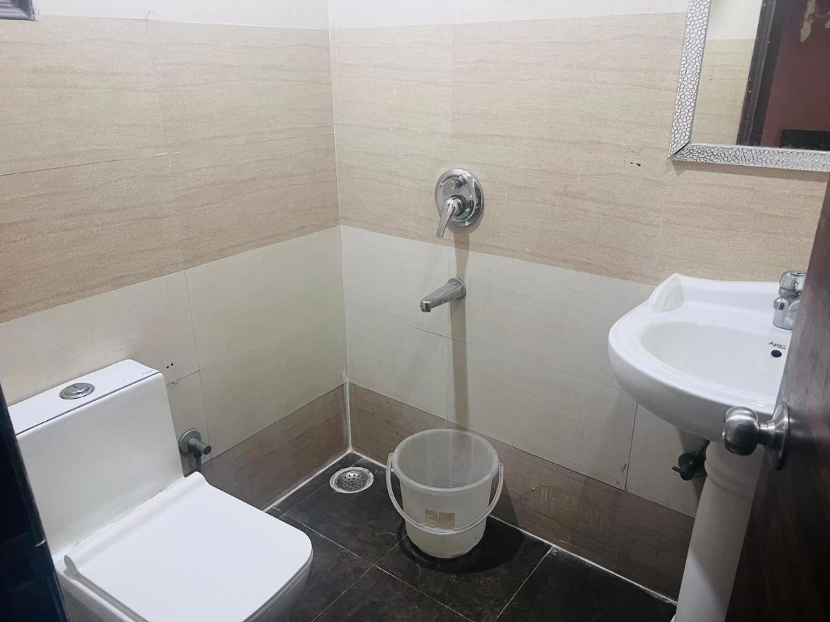 Cozy Cave Delhi Aiport 3*
