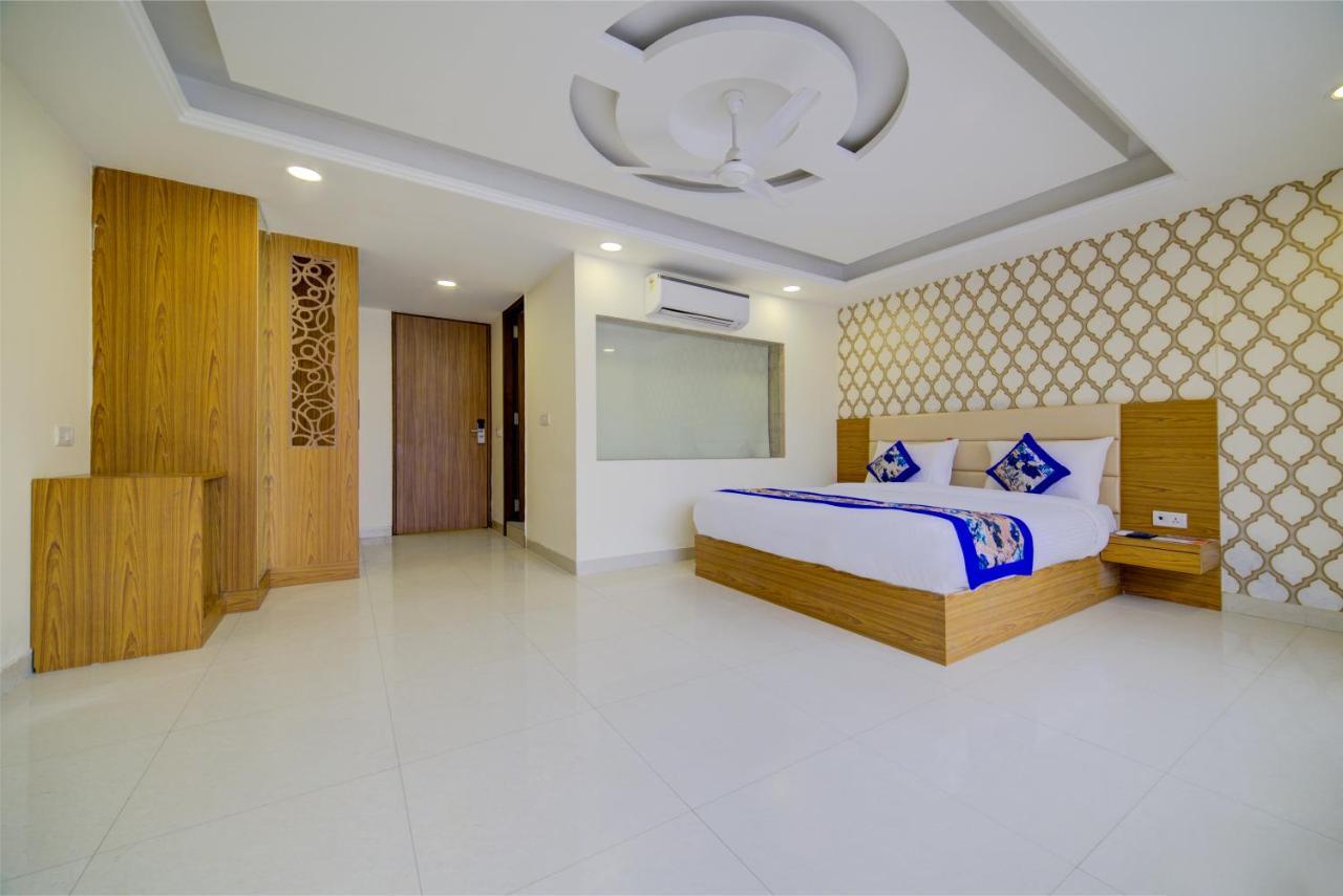 Decent - Delhi Airport Hotel New Delhi