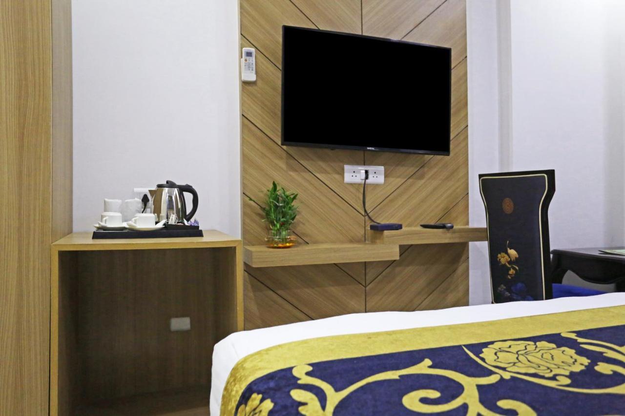 Decent - Delhi Airport 4*