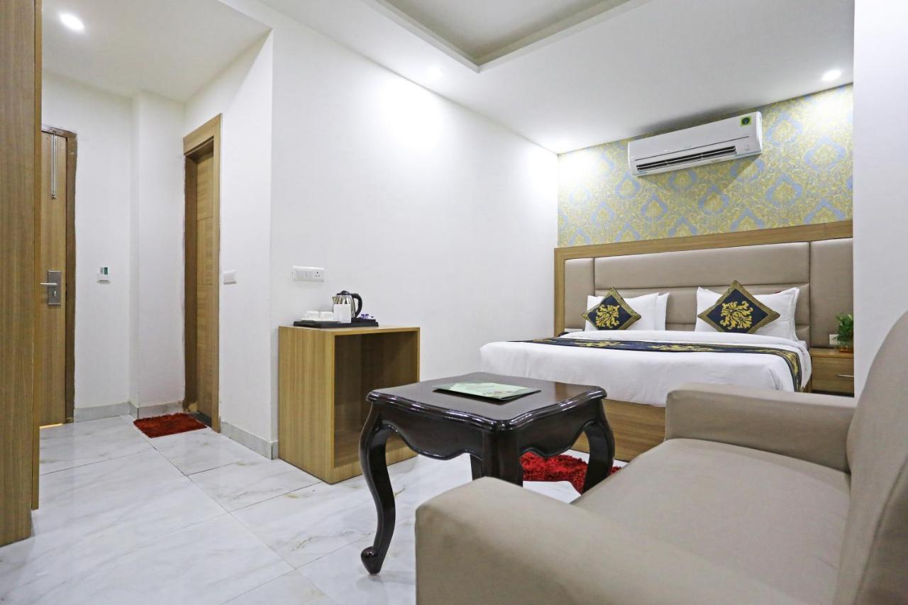 Decent - Delhi Airport Hotel 4*