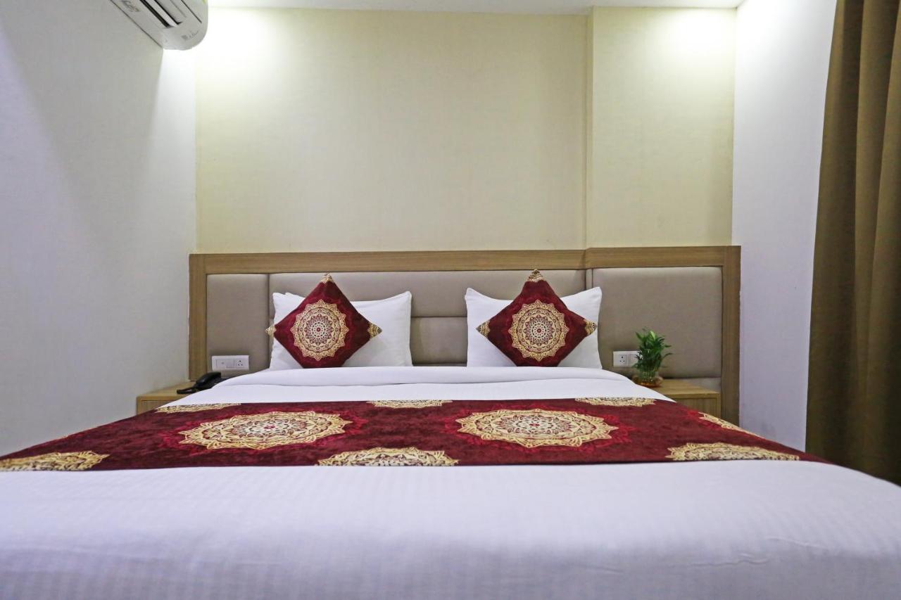Decent - Delhi Airport 4*