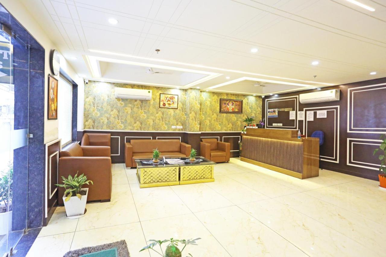 Decent - Delhi Airport 4*