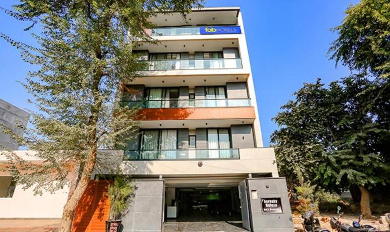 Hotel Fabexpress Aerosky Deluxe - Nr Yashobhoomi Convention Centre 3*