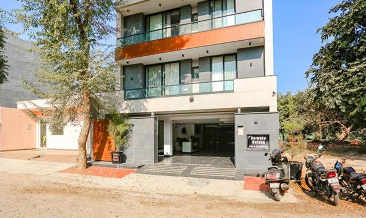 Hotel Fabexpress Aerosky Deluxe - Nr Yashobhoomi Convention Centre Delhi (National Capital Territory of India)