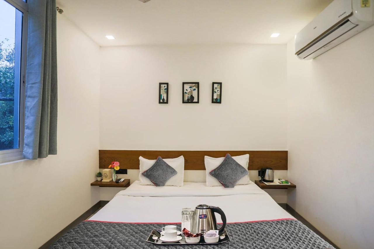 Hotel Townhouse 1142 Skyline 18 Near Palam Metro Station 3*
