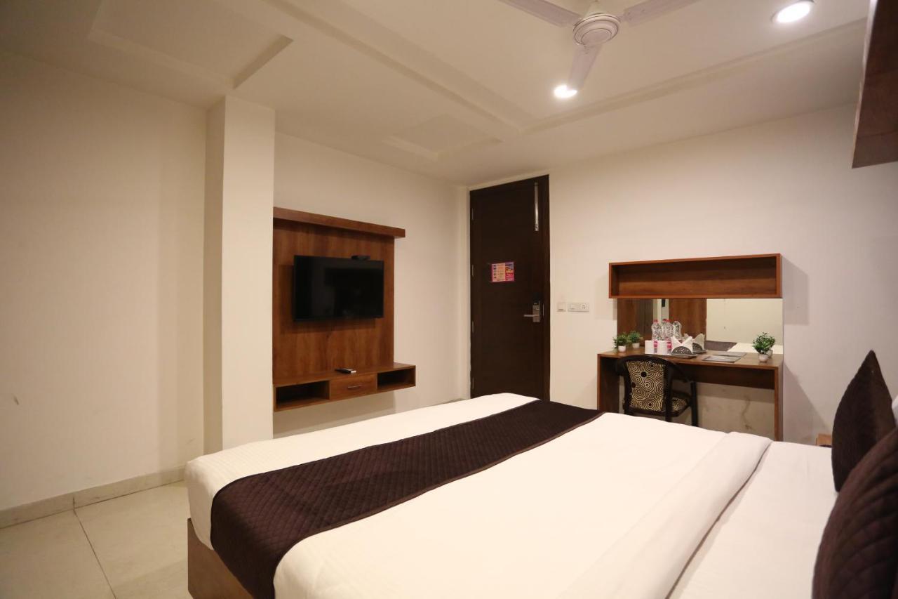 Hotel Sm Suits Near Delhi Airport-unit By Grand Urban Luxury 4*