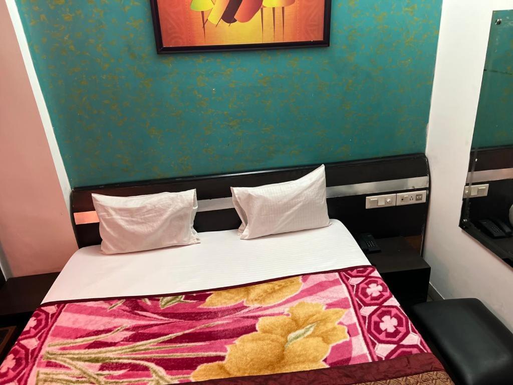Good Vibe A Family Near Delhi Igi Airport Hotel 3*