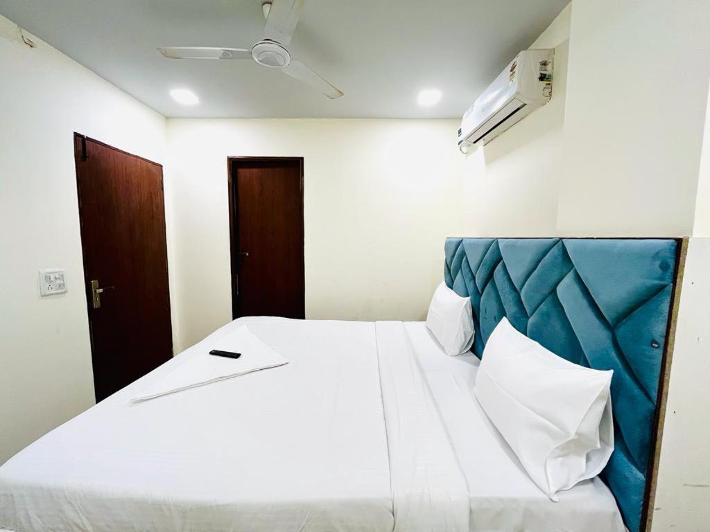 Swarg Residency Kamrudin Nagar, Nangloi New Delhi