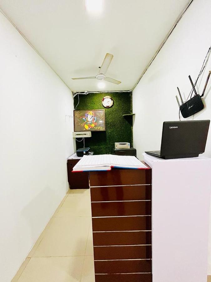 Swarg Residency Kamrudin Nagar, Nangloi Hotel