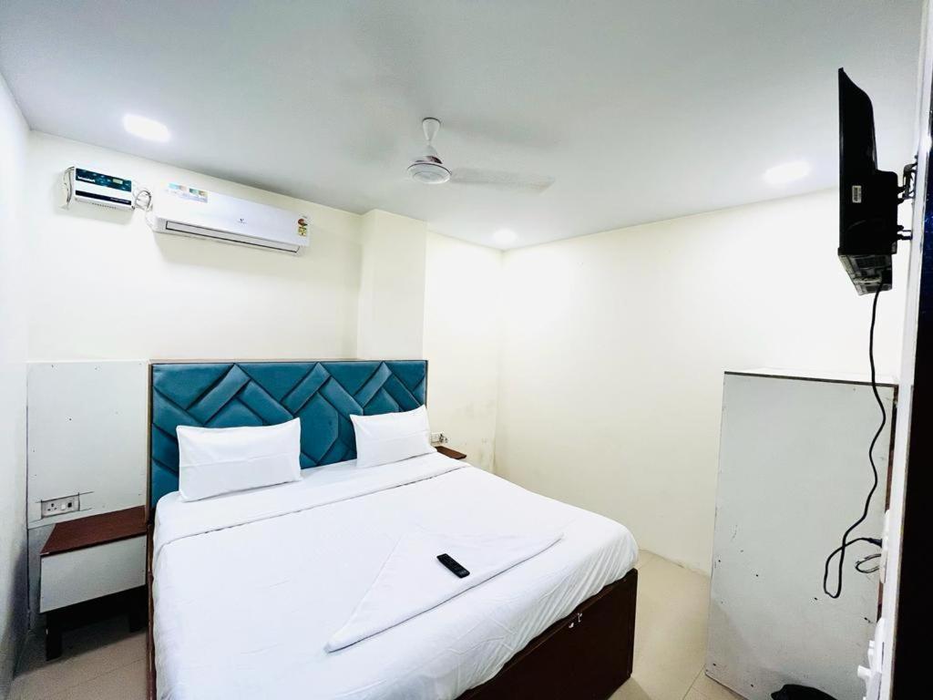 Hotel Swarg Residency Kamrudin Nagar, Nangloi New Delhi