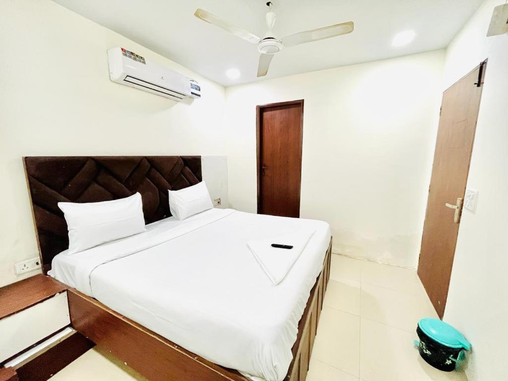 Hotel Swarg Residency Kamrudin Nagar, Nangloi