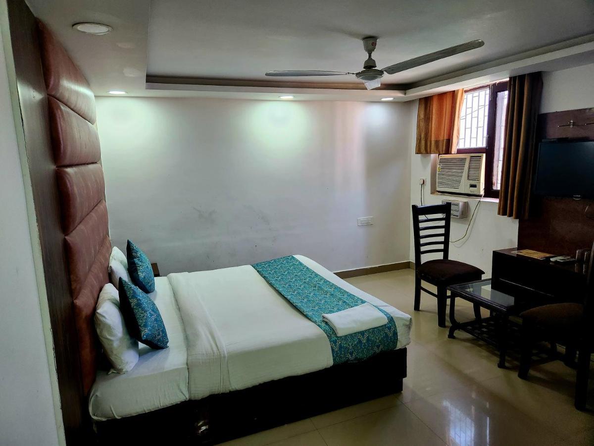 Krone Near Igi Airport Delhi Hotel 4*