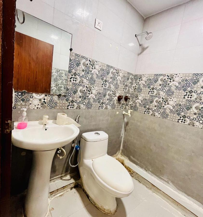 Hotel Swarg Residency Kamrudin Nagar, Nangloi