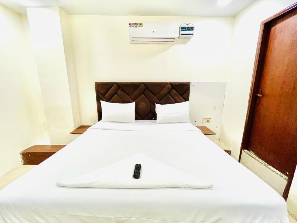 Swarg Residency Kamrudin Nagar, Nangloi Hotel New Delhi