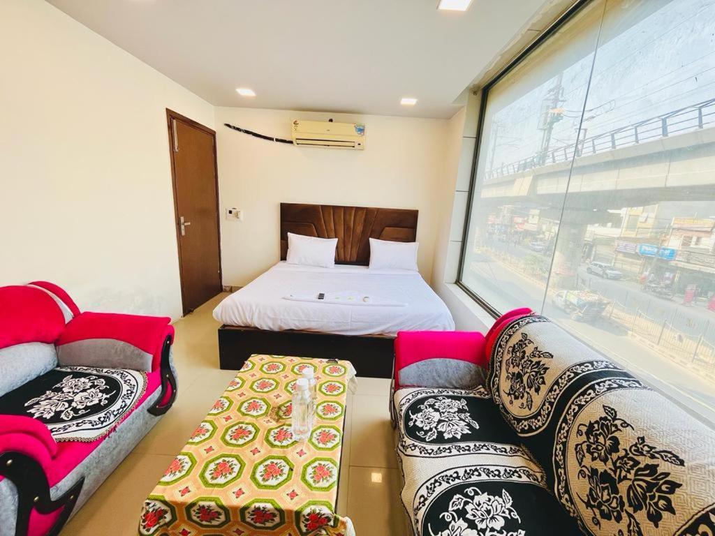 Swarg Residency Kamrudin Nagar, Nangloi 4* New Delhi