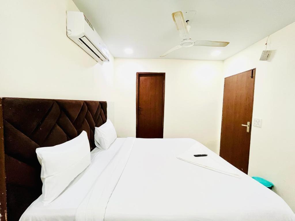 Swarg Residency Kamrudin Nagar, Nangloi 4*