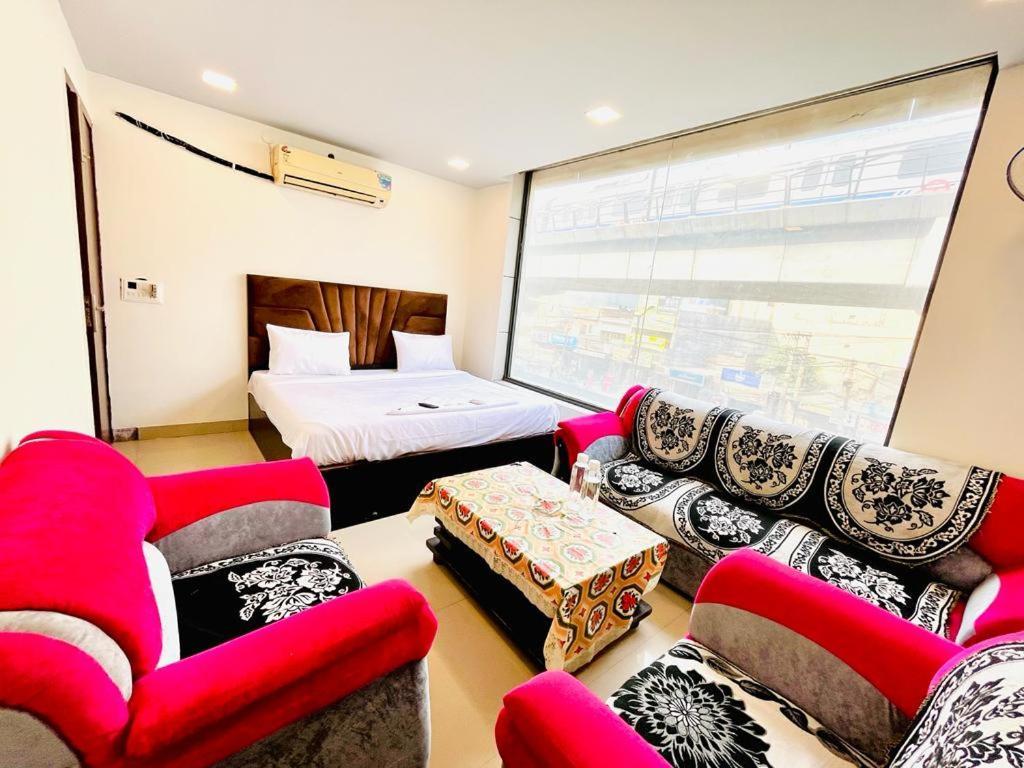 Hotel Swarg Residency Kamrudin Nagar, Nangloi New Delhi