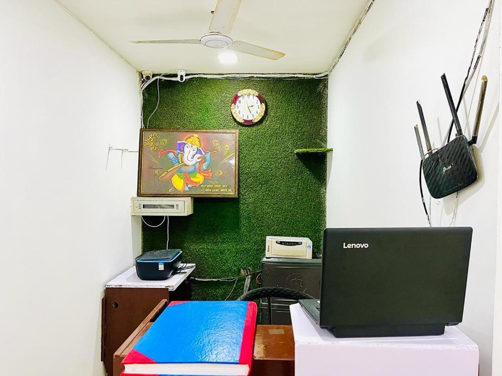 Swarg Residency Kamrudin Nagar, Nangloi Hotel New Delhi