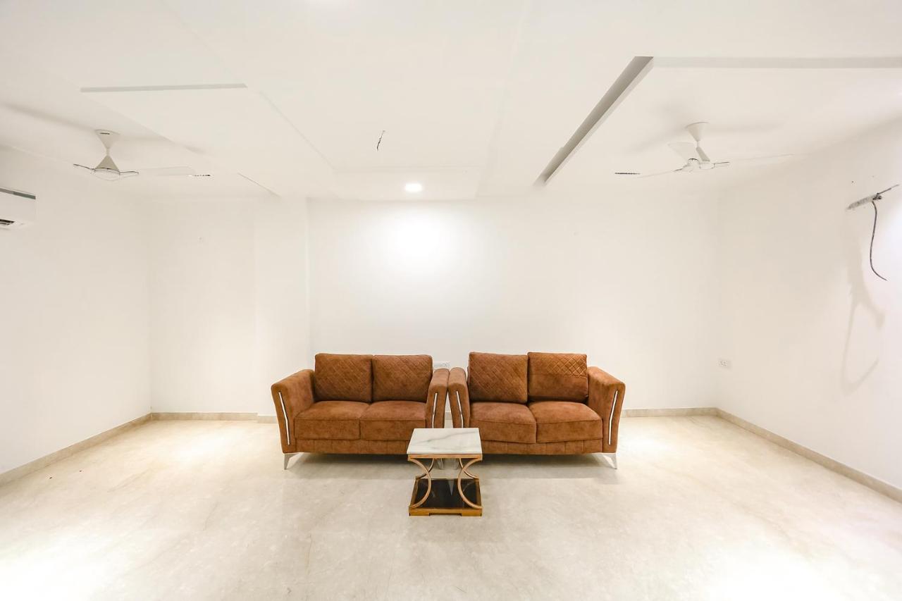 Fabexpress Aerosky Deluxe - Nr Yashobhoomi Convention Centre Delhi (National Capital Territory of India)