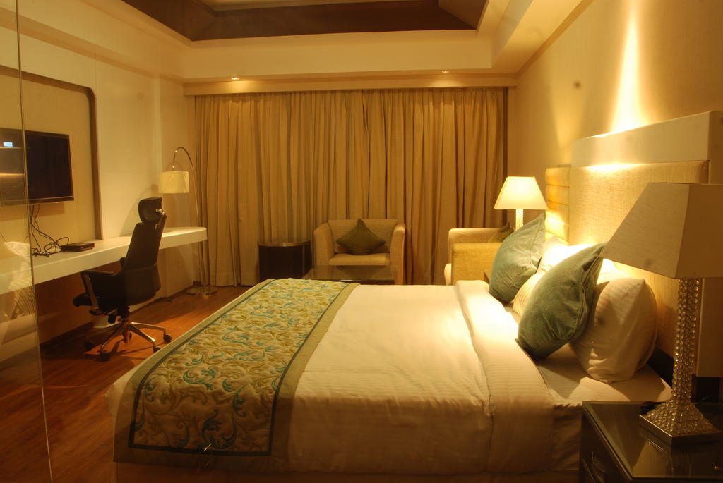 Pluto's 3* New Delhi