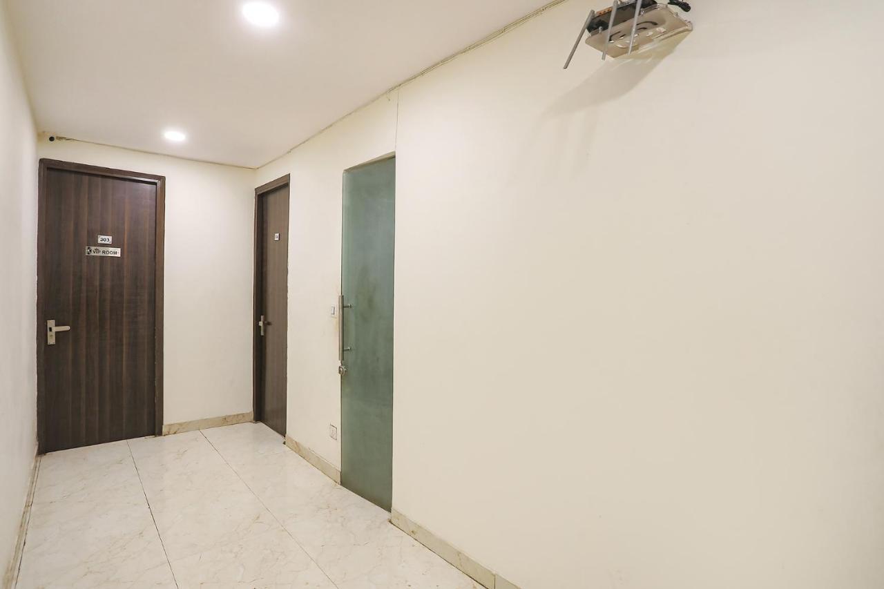Fabhotel Royal Galaxy I Near Yashobhoomi Convention Centre Hotel