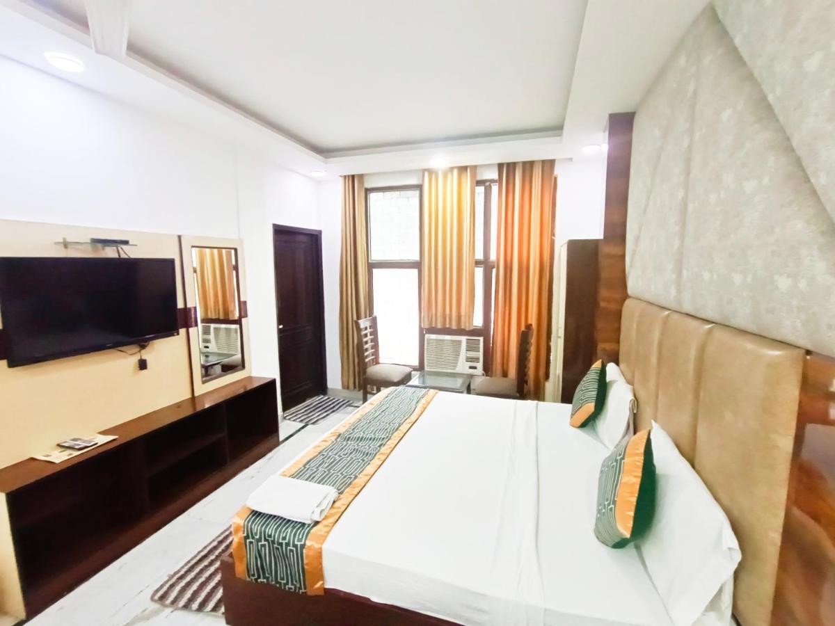 Krone Near Igi Airport Delhi Hotel 4*
