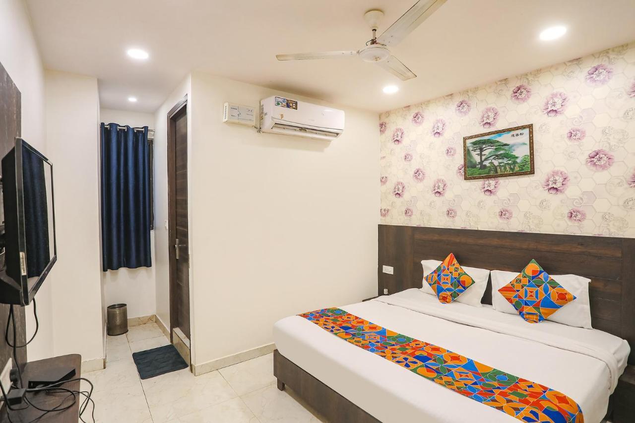 Fabhotel Royal Galaxy I Near Yashobhoomi Convention Centre 3* New Delhi