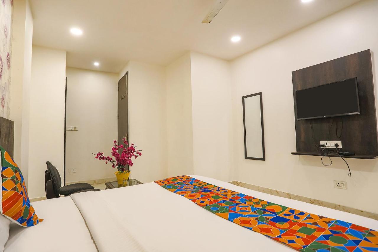 Fabhotel Royal Galaxy I Near Yashobhoomi Convention Centre 3* New Delhi