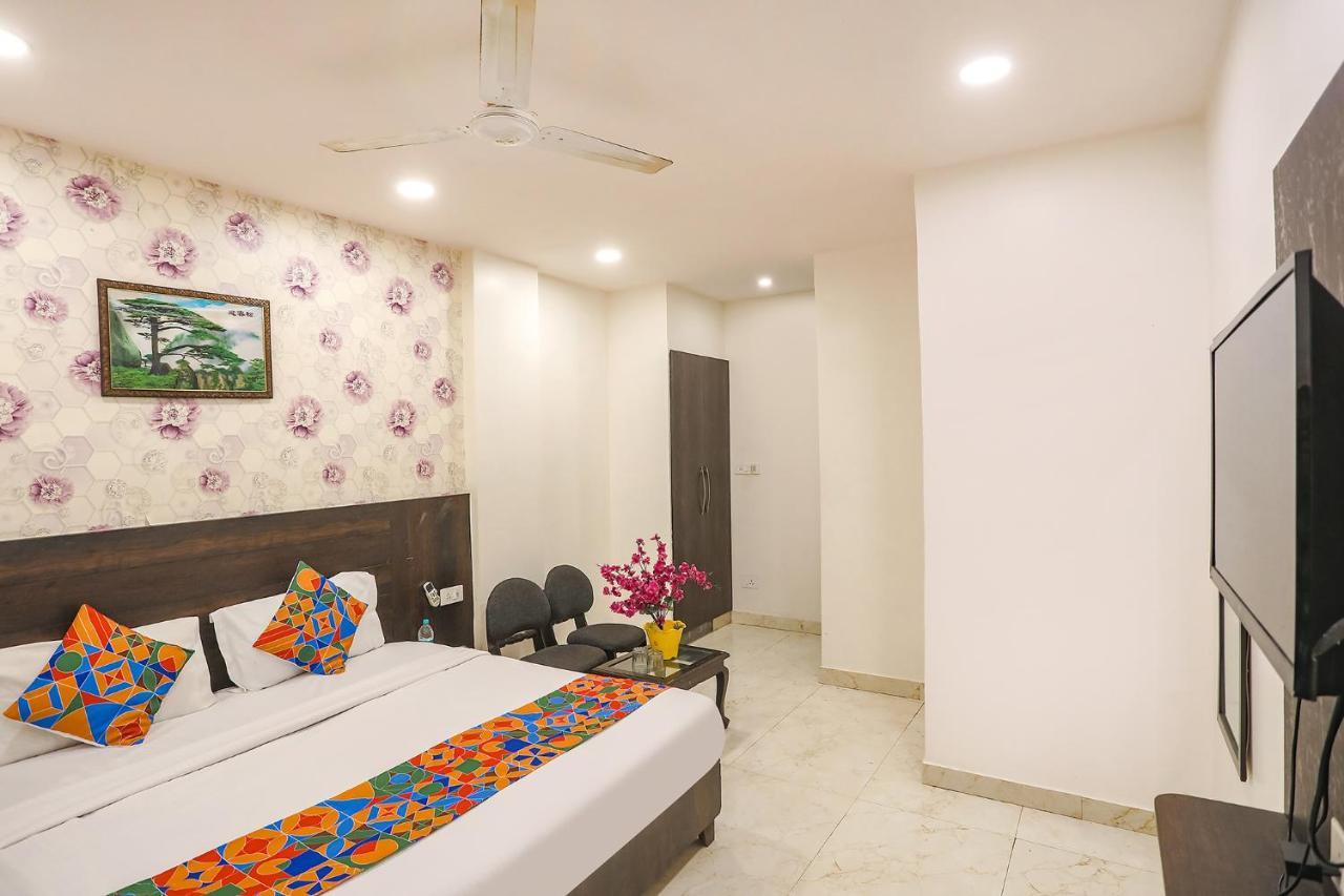 Hotel Fabhotel Royal Galaxy I Near Yashobhoomi Convention Centre 3*