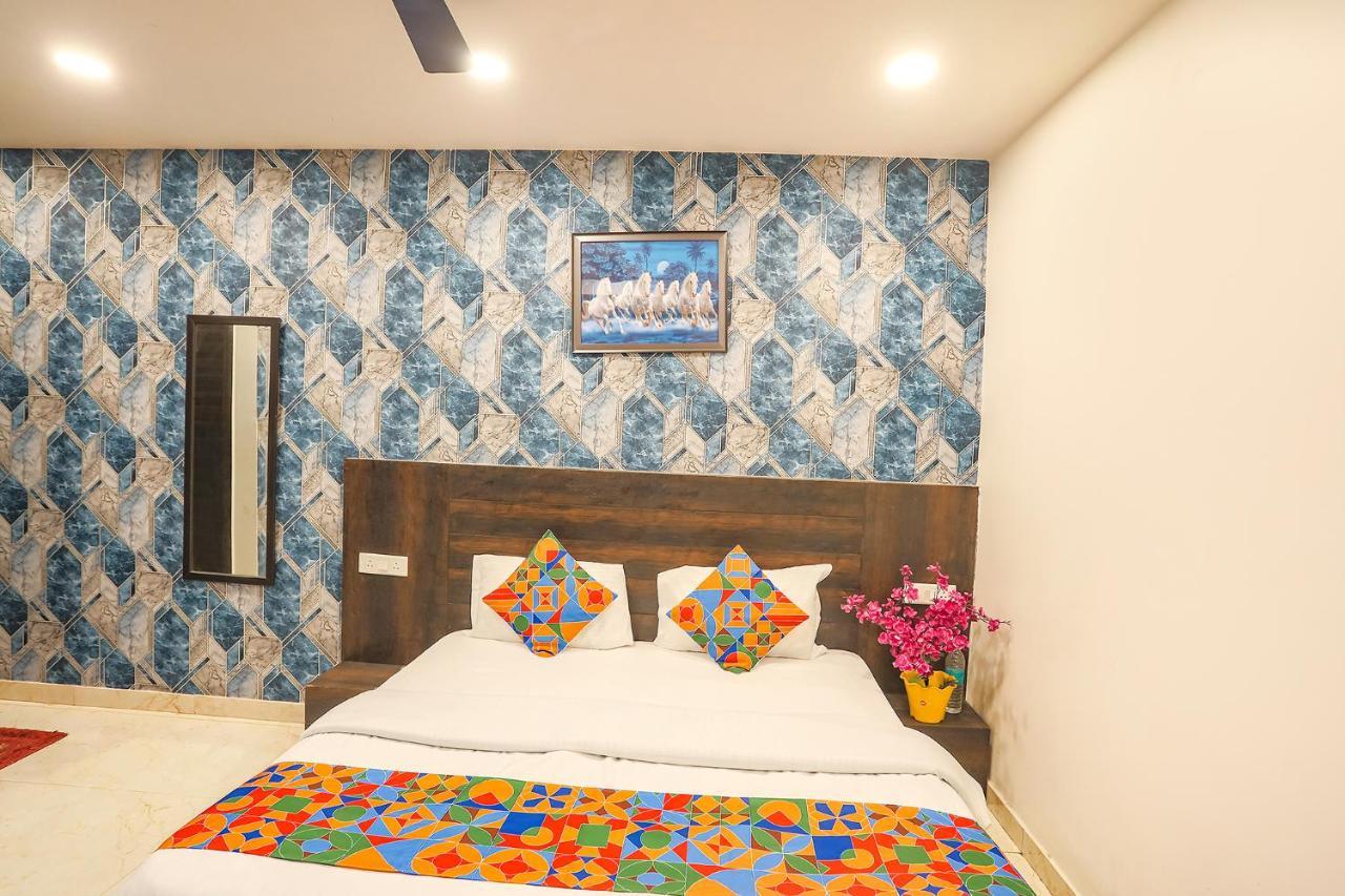 Fabhotel Royal Galaxy I Near Yashobhoomi Convention Centre Hotel