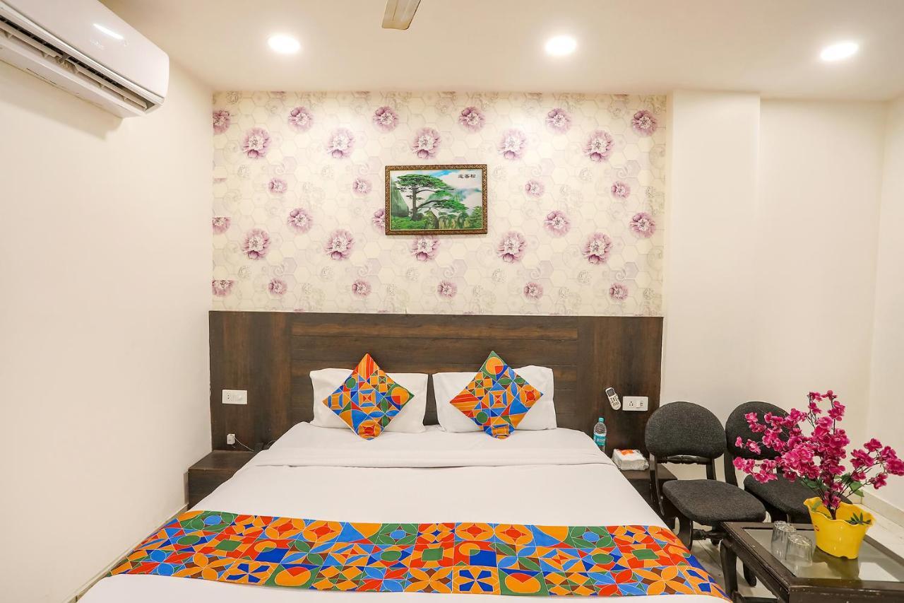 Fabhotel Royal Galaxy I Near Yashobhoomi Convention Centre Hotel New Delhi