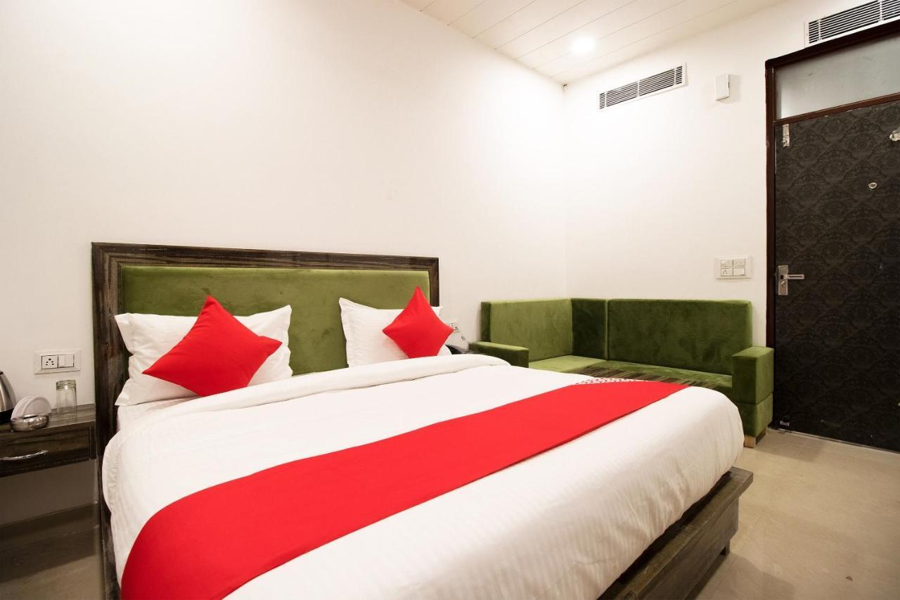 Hotel Oyo Flagship 44094 Grand Near Dashrath Puri Metro Station New Delhi