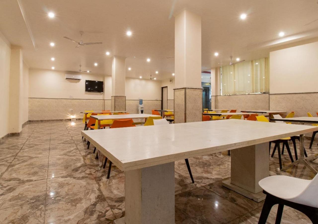 Hotel Dev Place Near Delhi Airport 3*