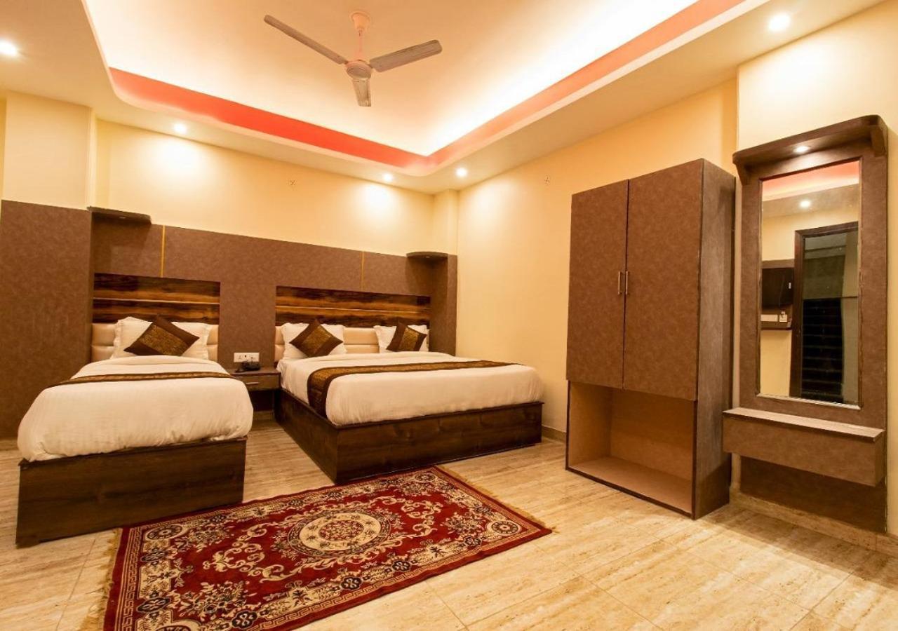 Dev Place Near Delhi Airport Hotel 3*