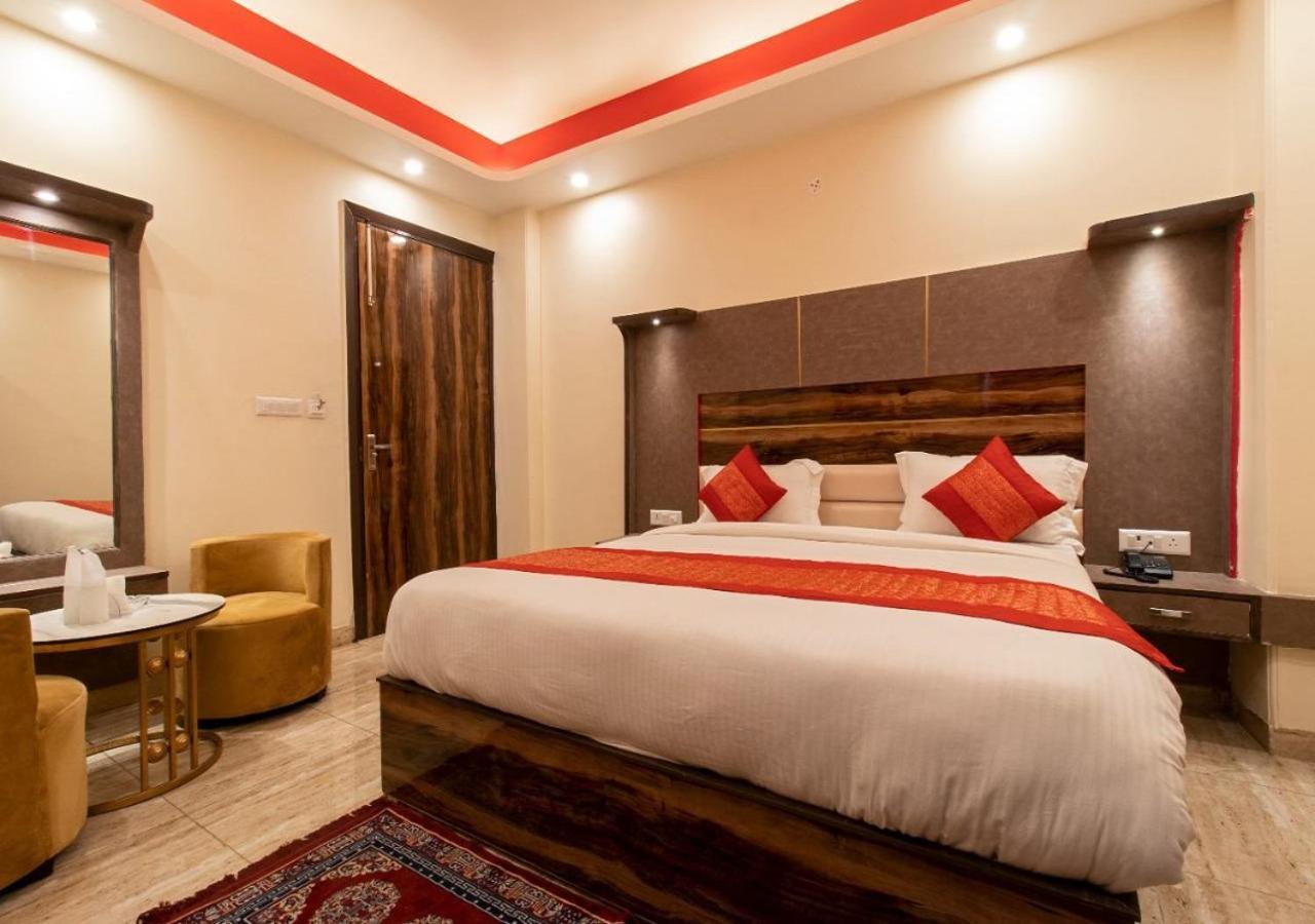 Dev Place Near Delhi Airport Hotel 3*
