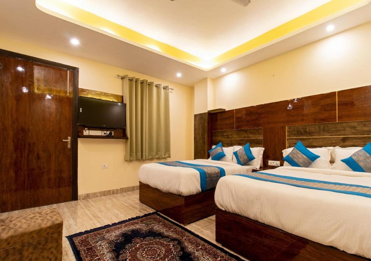 Hotel Dev Place Near Delhi Airport 3*