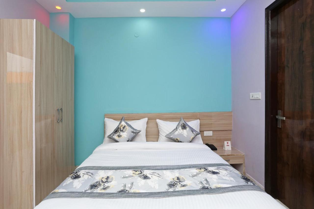 Oyo Rose Residency Near Dwarka Sector 9 Metro Station 3*
