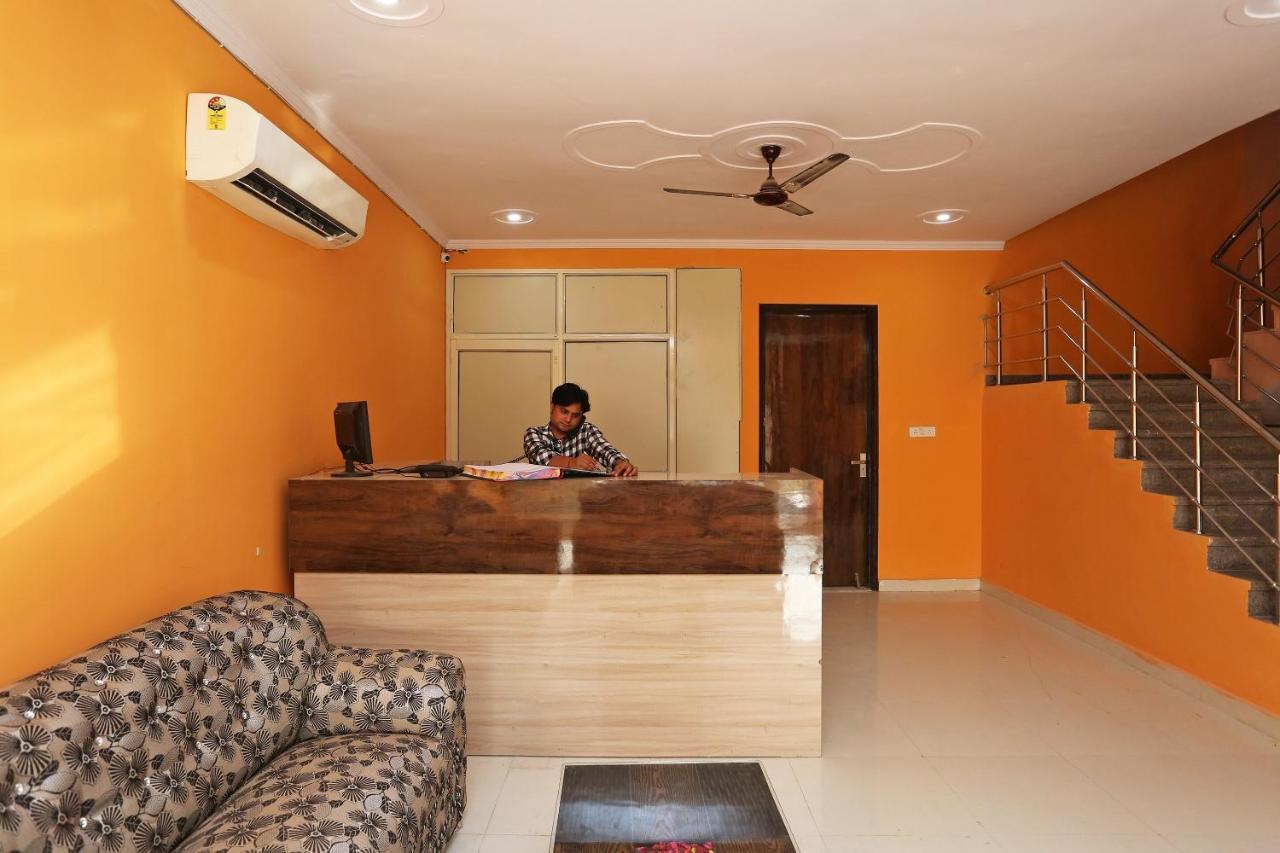 Oyo Rose Residency Near Dwarka Sector 9 Metro Station