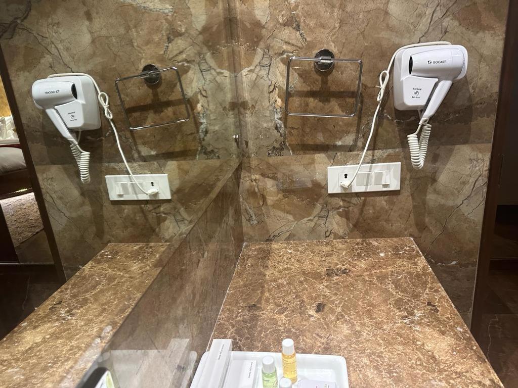 Airport Ramhan Palace Mahipalpur 4*