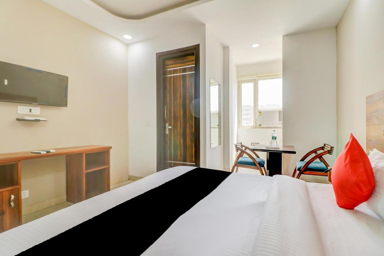 Hotel Oyo Flagship 80318 Sai Plaza Near Indira Gandhi International Airport Nova Deli