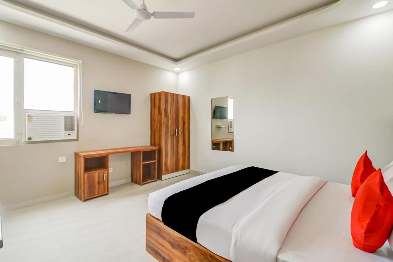 Oyo Flagship 80318 Sai Plaza Near Indira Gandhi International Airport