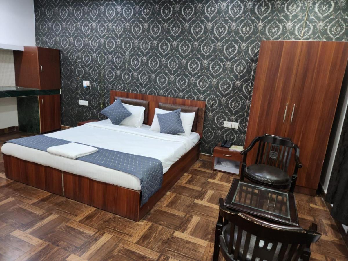 Clayton Near Igi Airport Delhi