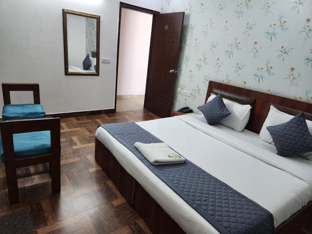 Hotel Clayton Near Igi Airport Delhi 3*