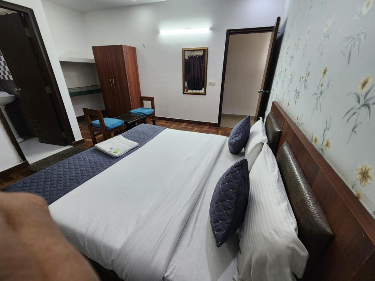 Hotel Clayton Near Igi Airport Delhi Nova Deli