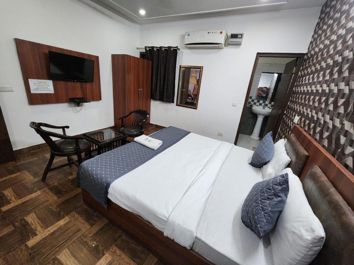 Clayton Near Igi Airport Delhi Hotel